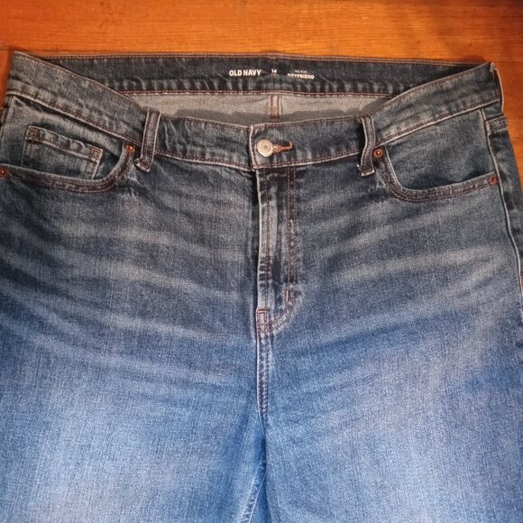 OLD NAVY mid rise boyfriend cut off jeans in Vina (14 tall) - Picture 6 of 14